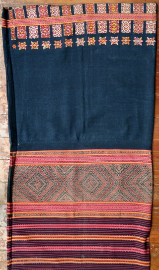 Timor ceremonial tubeskirt (tais mabuna)

Origin: Indonesia, West Timor, Biboki, 1920-1940

Technique: Handspun cotton, natural indigo and morinda dyes, commercial silk thread in synthetic dyes, warp ikat, supplementary weft wrapping (buna)

Description: A complex traditional  ...