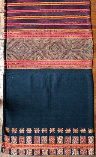 Timor ceremonial tubeskirt (tais mabuna)

Origin: Indonesia, West Timor, Biboki, 1920-1940

Technique: Handspun cotton, natural indigo and morinda dyes, commercial silk thread in synthetic dyes, warp ikat, supplementary weft wrapping (buna)

Description: A complex traditional  ...