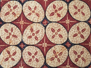 Javanese batik hipcloth (Kain Lepas)

Origin: Java, Banyumas, 1930 - 1950

Technique: Commercial cotton, natural dyes, hand-drawn (tulis) batik 

Description: The design has the unstudied grace of one of the oldest batik patterns called  ...