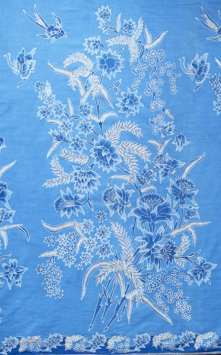 Javanese Peranakan Chinese Batik Sarong

Origin: Java, Pekalongan, c. 1950 

Technique: Commercial cotton and dyes, hand-drawn (tulis) batik

Description: A Peranakan Chinese sarong hand-drawn with the quintessential Pekalongan design of a detailed flower bouquet.  ...