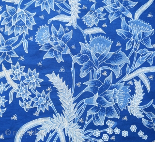 Javanese Peranakan Chinese Batik Sarong

Origin: Java, Pekalongan, c. 1950 

Technique: Commercial cotton and dyes, hand-drawn (tulis) batik

Description: A Peranakan Chinese sarong hand-drawn with the quintessential Pekalongan design of a detailed flower bouquet.  ...