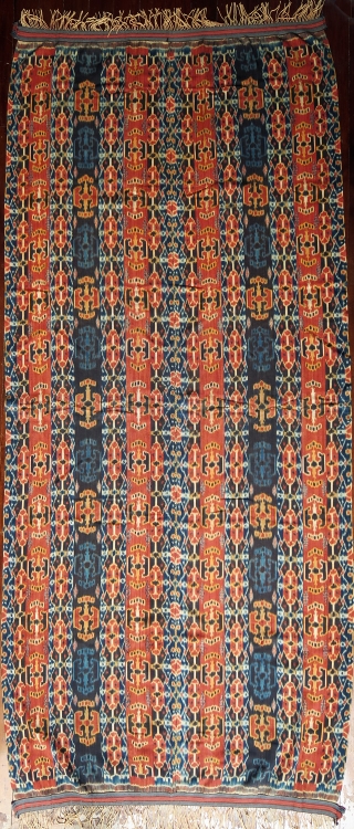 Sumba Ikat Men’s Mantle with Red Dye (Hinggi Kombu)
 
Indonesia, East Sumba, 1970-1990

Handspun cotton, commercial dyes, warp ikat, twining

Description: A modern example of one of the oldest ikat patterns for men’s mantles  ...