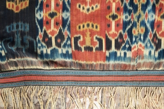Sumba Ikat Men’s Mantle with Red Dye (Hinggi Kombu)
 
Indonesia, East Sumba, 1970-1990

Handspun cotton, commercial dyes, warp ikat, twining

Description: A modern example of one of the oldest ikat patterns for men’s mantles  ...