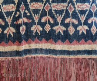 Indonesia | Early 20th C ikat shoulder cloth (lafa)

Indonesia, Rote, 1900-1920

Handspun cotton, botanical indigo and morinda dyes, warp ikat

A fine antique ikat shoulder cloth made up of two panels, stitched together along  ...