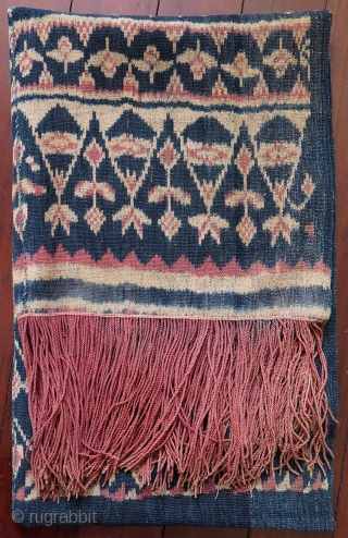 Indonesia | Early 20th C ikat shoulder cloth (lafa)

Indonesia, Rote, 1900-1920

Handspun cotton, botanical indigo and morinda dyes, warp ikat

A fine antique ikat shoulder cloth made up of two panels, stitched together along  ...