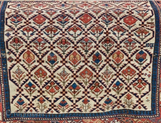 Daghestan prayer rug. 117cm x 109cm. Late 19.th century, low pile.                      