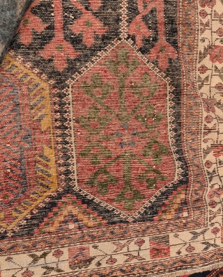 Very graphic Bakhtiari rug with excellent color. 4'3"x6'0"                         