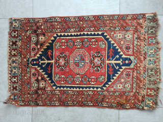 Antique Yastik rug from Central Anatolia (19. Century)  with beautiful, typical regional colors. Lovely pattern. Dimensions: 62 x 100 cm. The pile is largely well-preserved and high. However, the rug has  ...