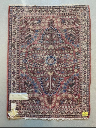 Antique fine US Sarough / Saruk with naturel dyes.  quality Wool on Cotton

77x56cm

high pile

~ 1910

Mail: goekay.sargin@yahoo.de                