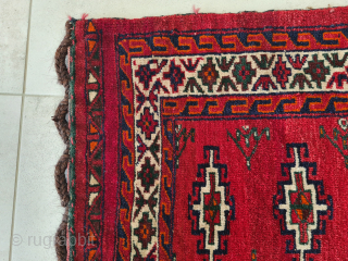 Turkmen Yomud/Tekke Torba bagfacefrom the Amu Darja area in Central Asia (Turkmenistan). Good condition. Flor completely preserved. Wool on wool. Top decorated with goat hair. 
Dimensions: 110x71cm  

Please contact me directly:  ...