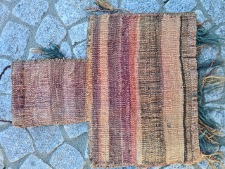 Baluch saltbag Namakdan with a rare pattern
Dimensions: 36 x 41 cm Knotted front. In age-appropriate used condition (see photos).
Please contact me only directly: goekay.sargin@yahoo.de