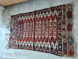 Antique Aydin (Sarikeçili tribe) kilim from Westanatolia ~ 1880 162x100cm Worldwide shipping possible from Germany Please contact me directly: Goekay.sargin@yahoo.de             