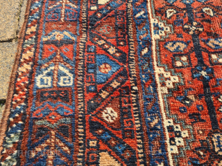 Antique Qashqai Khamseh rug in used condition. The rug has some thin patches (wear) but is still intact. The ends are open. Despite the patina, it is a beautiful bird rug with  ...