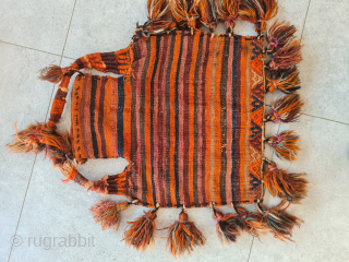 Tribal kurdish Jaff Namakdan saltbag from Sanjab (Border Iran/Iraq) with sumakh embroidery ~ 55x30cm used condition with a few small holes

Please contact me directly: goekay.sargin@yahoo.        