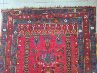 Antique Derbent Rug – Caucasus 

I am offering a beautiful and authentic Derbent rug from the Caucasus, entirely hand-knotted and preserved in very good condition.
The rug is estimated to date from the  ...