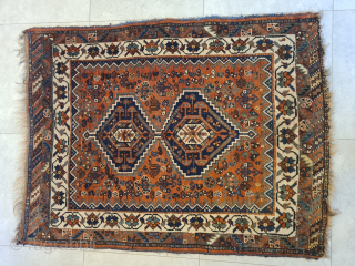 Antique Qashqai Khamseh rug with beautiful patterns (Hejbathlu medallions) and plant-based dyes from the first quarter of the 20th century. Rare small format. Dimensions approximately 117 x 153 cm. The fringe is ...