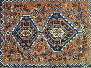 Antique Qashqai Khamseh rug with beautiful patterns (Hejbathlu medallions) and plant-based dyes from the first quarter of the 20th century. Rare small format. Dimensions approximately 117 x 153 cm. The fringe is ...
