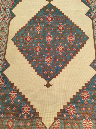 Persian Rug 19th Century Wool and Silk Size 112x65 cm                       