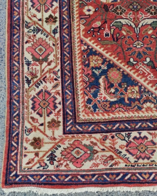 Persian Mahal Carpet 

Circa 1890

Size : 260x365 cm                         