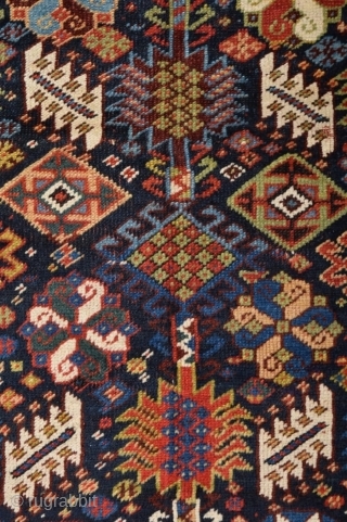 Qhasqai Shekarlu Rug

Size : 165x220 cm

Circa 1870                          