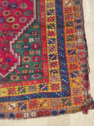 Kurdish Carpet 

Size : 140 x 198 cm 

RR has an email problem please reach me directly on this mail : alpagutrugs@gmail.com           