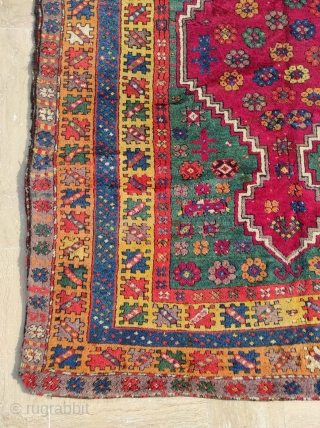 Kurdish Carpet 

Size : 140 x 198 cm 

RR has an email problem please reach me directly on this mail : alpagutrugs@gmail.com           