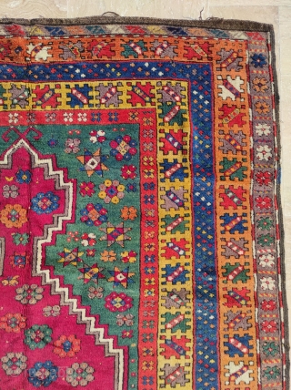 Kurdish Carpet 

Size : 140 x 198 cm 

RR has an email problem please reach me directly on this mail : alpagutrugs@gmail.com           