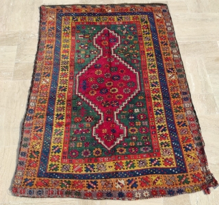 Kurdish Carpet 

Size : 140 x 198 cm 

RR has an email problem please reach me directly on this mail : alpagutrugs@gmail.com           