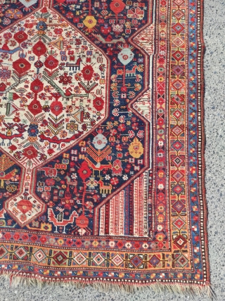 Khamseh Carpet 

Size : 130x225 cm                           