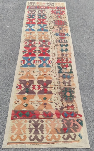 Central Anatolian Kelim 

Size : 80x300 cm 

Circa 1800                        