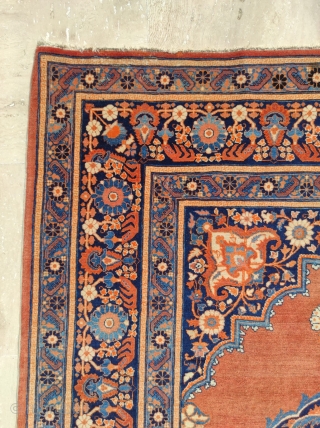 Antique Tabriz Rug 

In perfect condition 

The size : 140 x 195 cm 

Please reach me directly on this email : alpagutrugs@gmail.com           