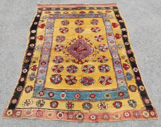 Çal Rug 

Size : 145 x 192 cm

Circa 1860s                        