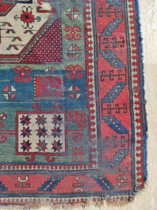 Karathcoph Rug 

Size : 160 x 210 cm 

It needs some repair but it has very good age 

Please contact me directly on this email : alpagutrugs@gmail.com      