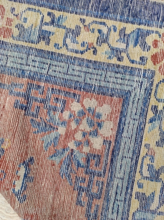Chinese Rug 

In perfect condition 

Size : 127 x 218 cm 

Please contact me directly on this email : alpagutrugs@gmail.com             