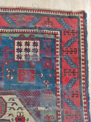 Karathcoph Rug 

Size : 160 x 210 cm 

It needs some repair but it has very good age 

Please contact me directly on this email : alpagutrugs@gmail.com      