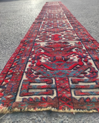 Turkmen Tentband 

Circa 1870s 

Size : 50 x 372 cm 

Please contact me directly on this email : alpagutrugs@gmail.com              