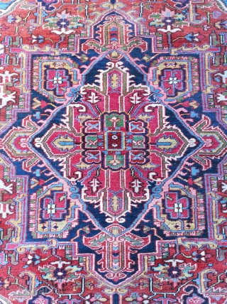 Heriz Carpet 

Size : 197 x 310 cm 

                        