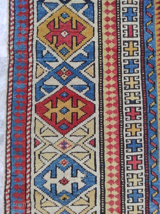 Shirvan Carpet 

Size : 115 x 173 cm 

Circa 1880                       