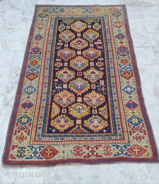 Shirvan Carpet 

Size : 115 x 173 cm 

Circa 1880                       