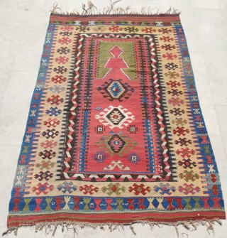Colorful Anatolian Kelim 

Size : 122 x 182 cm                        