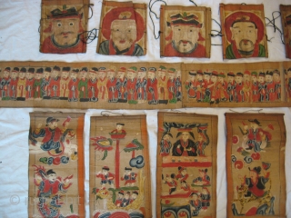  Impressive Yao Taoist Pantheon, painted on paper.Complete and in very good condition.
17 larger - and 11 smaller pieces. More pictures on request!
See for simular : Peoples of the Golden Triangle, Six  ...