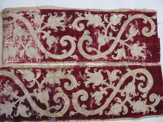  17C.European Velvet, Applique' textile fragment. 25 x 204 Cm. Some candle wax spots that have not been removed yet, see pictures !http://www.blogger.com/profile/13356506741083571546

          