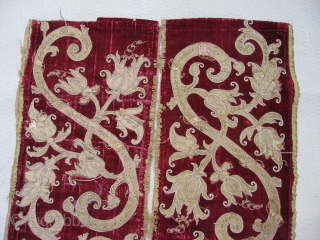  17C.European Velvet, Applique' textile fragment. 25 x 204 Cm. Some candle wax spots that have not been removed yet, see pictures !http://www.blogger.com/profile/13356506741083571546

          