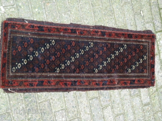 Antique Baluch balisht, 98 x 38 Cm.
Outer border was folded but is still intact.
But every corner has been cut slightly to accomodate for making a cushion       