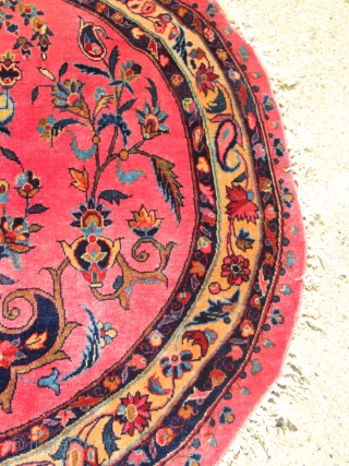 Very RAre Antique Persian Manchester wool Round Kashan.

Circa 1900 antique kashan. size 29'' round. condition excellent pile .highly collectible rug.             