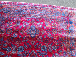 Stunning 100% silk Persian Kashan Rug.

size 3'4'' x 5'. condition full pile .circa 1900.extremely fine quality knots.collective cute rug.signature on top.            