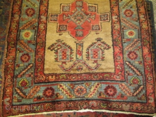 Antique Persian Bakshaish Rug.

size 2'10x 8'6'' .condition full pile with no repair .all original.circa 1910.                  