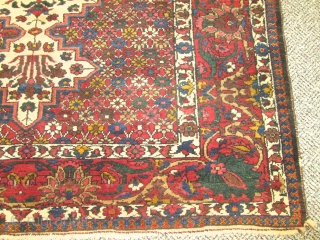 Antique Persian Bakhtiary rug.

size 7'5''x4'7''.condition very good .                         