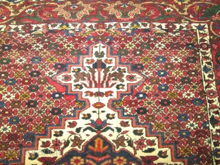 Antique Persian Bakhtiary rug.

size 7'5''x4'7''.condition very good .                         