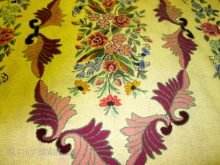 awesome Antique Amercan Hooked  Rug.

size 8'x10'7''.                          